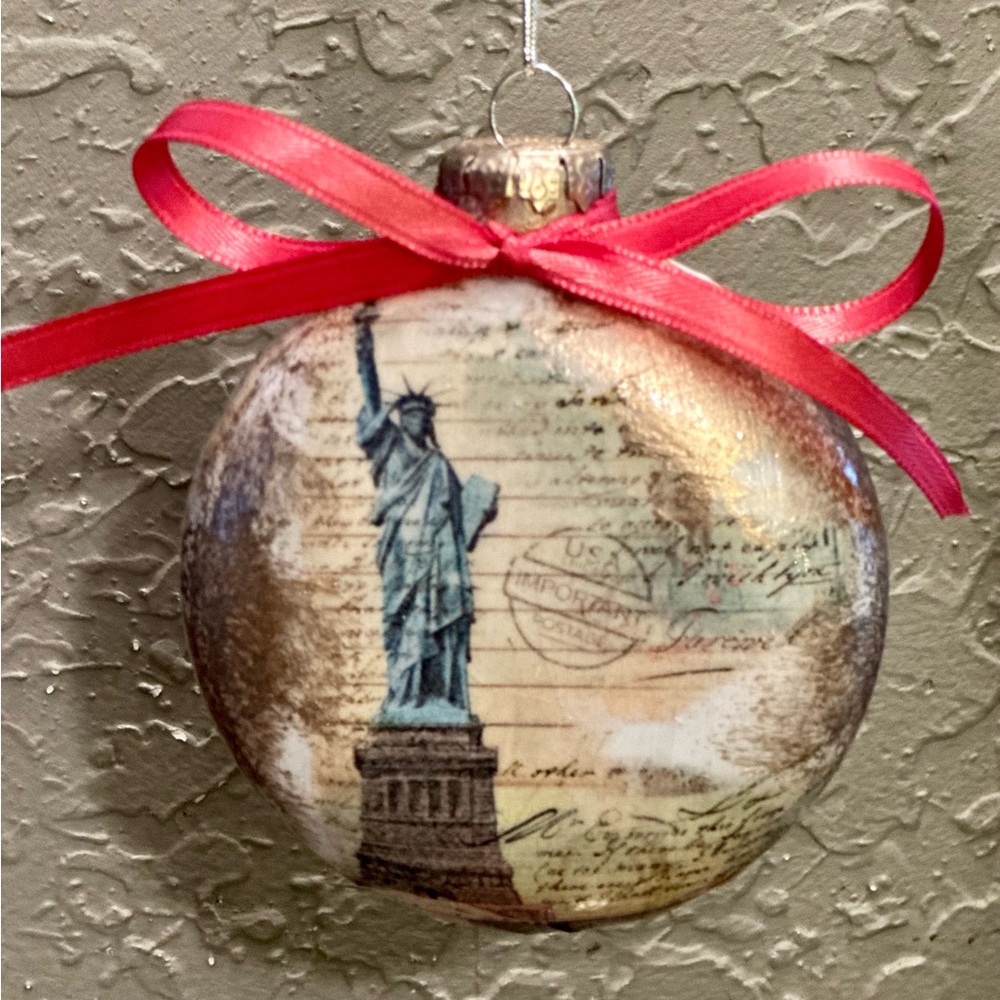Hand-Crafted Vintage-Style Glass Ornament Statue Of Liberty New York City USA